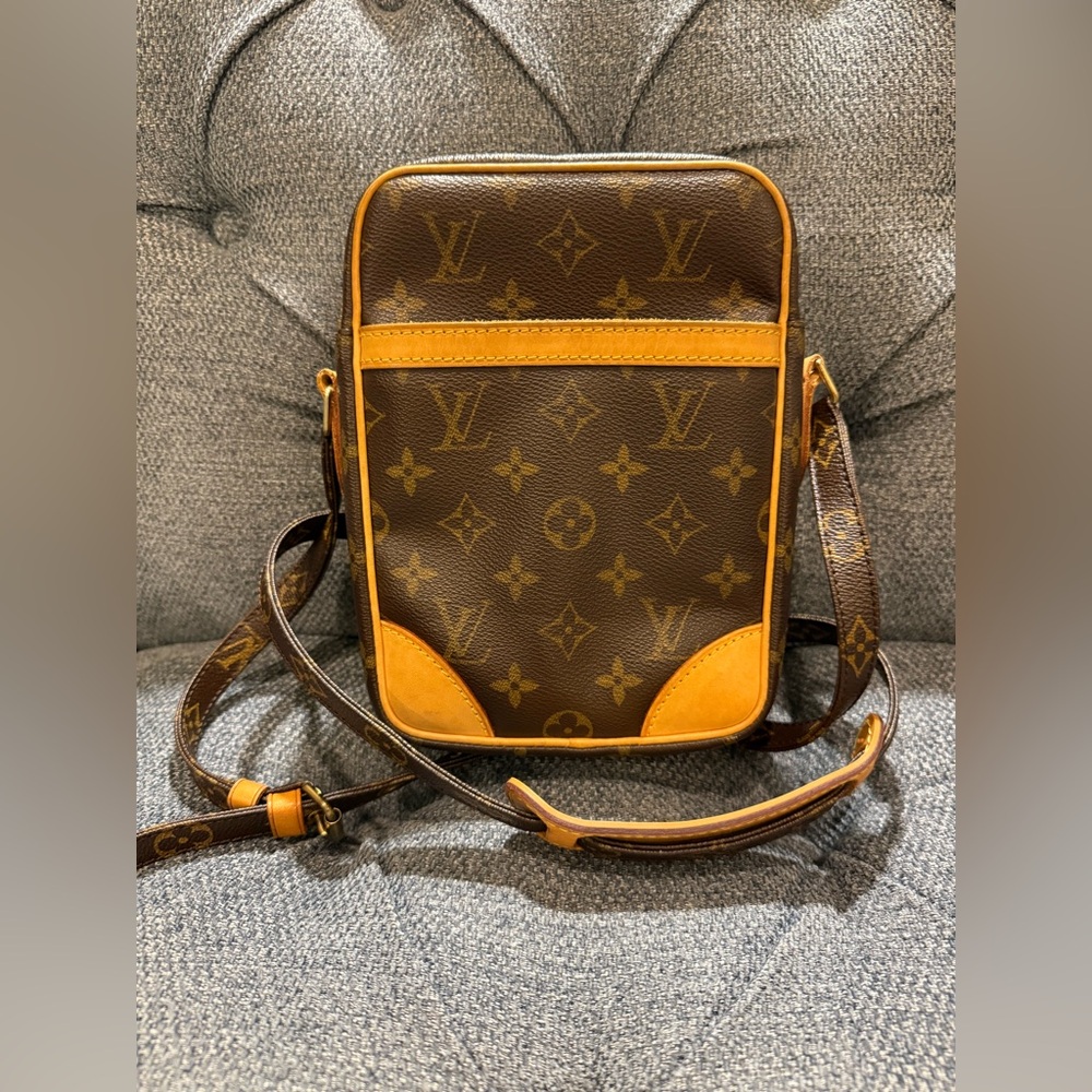 CLEAN Louis Vuitton Danube Monogram Danube Crossbody/Shoulder Bag